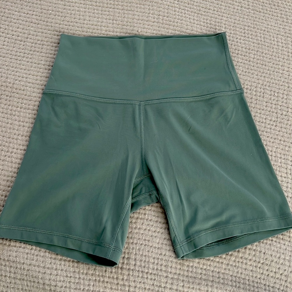 Lululemon Align 6in shorts